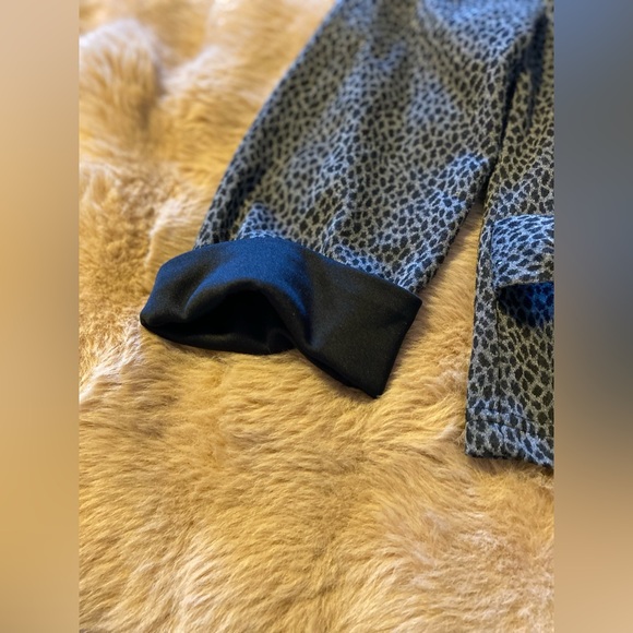 2b Bebe cardigan sweater medium - Picture 3 of 7